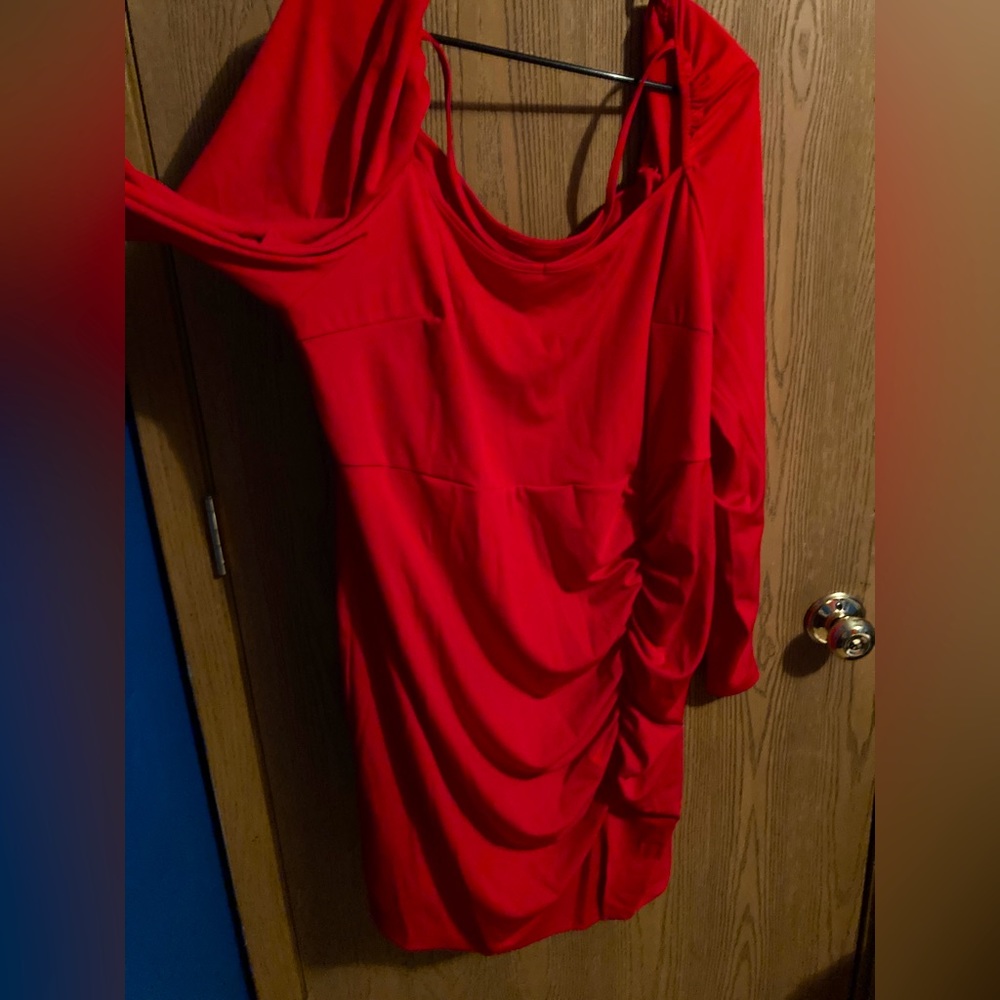NEW AND UNWORN red knee length dress long sleeves plus size